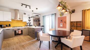 Fridge, microwave, oven, stovetop