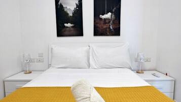 1 habitación, tabla de planchar con plancha, wifi gratis y ropa de cama