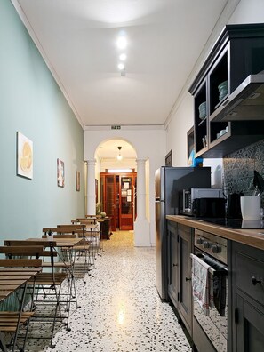 Fridge, microwave, oven, stovetop - Cosy room 2 in guest house (Tal-Pietà)