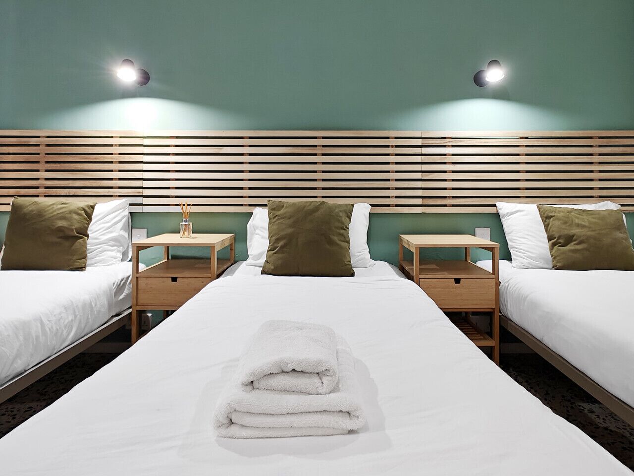 1 habitación, escritorio, tabla de planchar con plancha y wifi gratis 