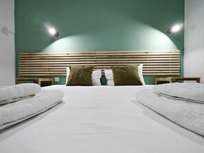 1 habitación, escritorio, tabla de planchar con plancha y wifi gratis