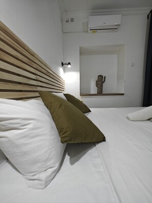 1 bedroom, desk, iron/ironing board, free WiFi