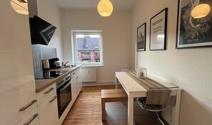 Réfrigérateur, four, plaque de cuisson, lave-vaisselle