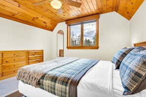 4 soverom, strykejern/-brett, wi-fi og sengetøy