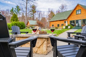 Terrace/patio - POOL+HotTub+Sauna / Privacy+9miles to Sunday River (Bethel)