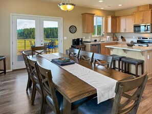 Dining - Mountain Getaway | Spacious Home + Scenic Views (Cascade)