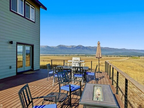 Mountain Getaway | Spacious Home + Scenic Views