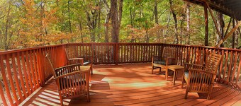 Charming Private Setting Tree House, Fully Immersed In Nature On 2+ Acres