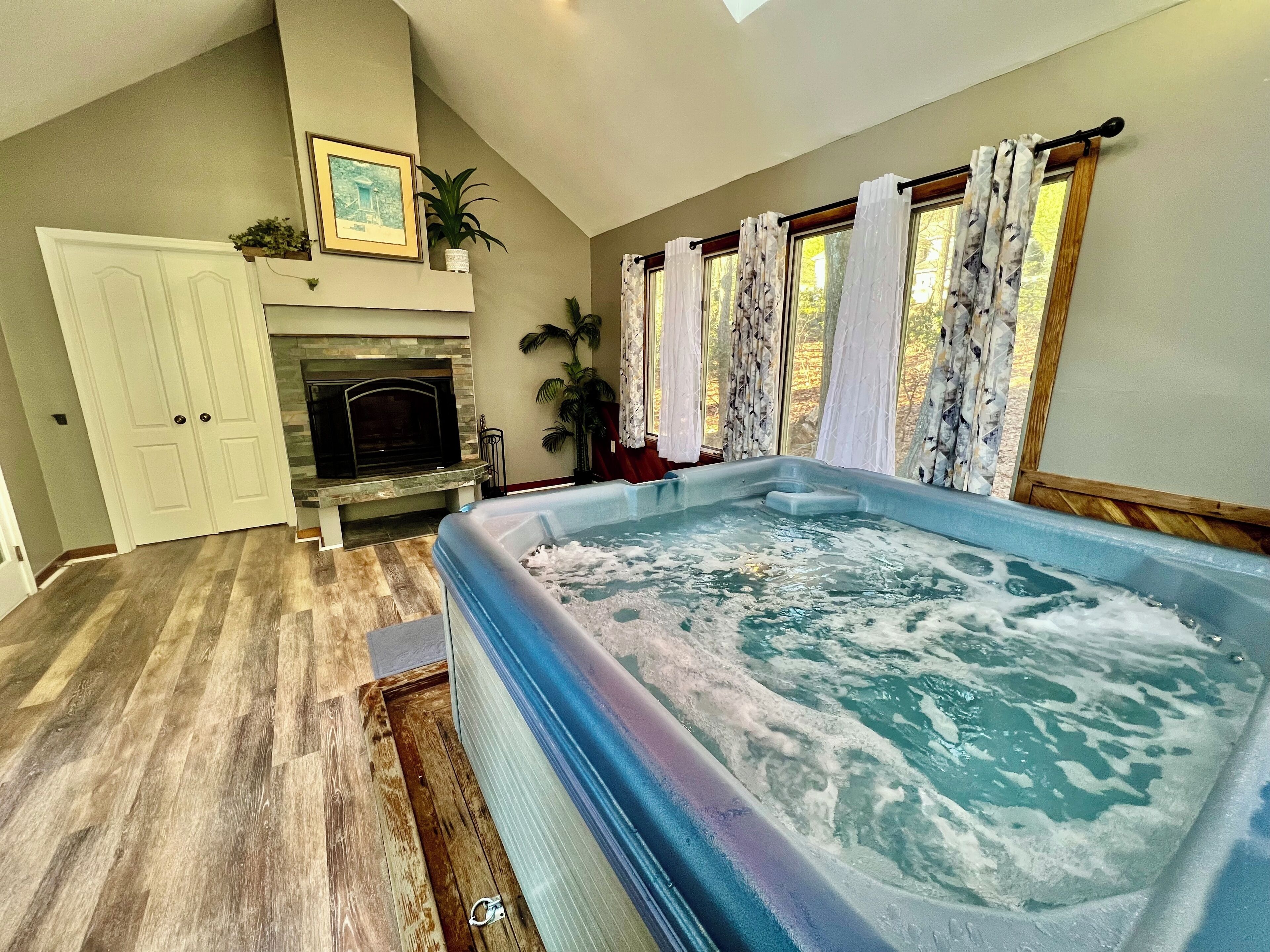 Indoor spa tub