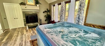 4-bdrm sleep 12 Lake Harmony.Lake/Beach/Pool/Walk to Slopes, Hot tub, Game Room