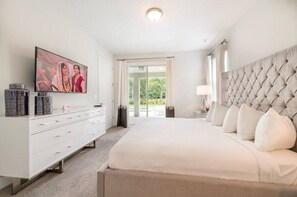 7 bedrooms, iron/ironing board, WiFi, bed sheets - The Shining Villa LAN-3: A spacious 7-bedroom house with a pool and jacuzzi. (Kissimmee)