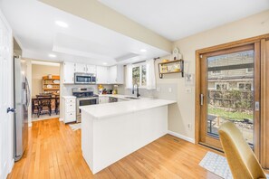 Fridge, microwave, oven, stovetop - Relaxing Escape Near Denver - 5 Bedrooms! (Centennial)