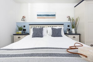 2 bedrooms, iron/ironing board, Internet, bed sheets