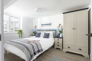 2 chambres, fer et planche à repasser, accès à Internet, literie fournie