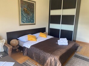 1 bedroom, iron/ironing board, WiFi, bed sheets