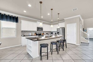 Fridge, microwave, oven, stovetop - Game Room,Pool and near Disney (Kissimmee)