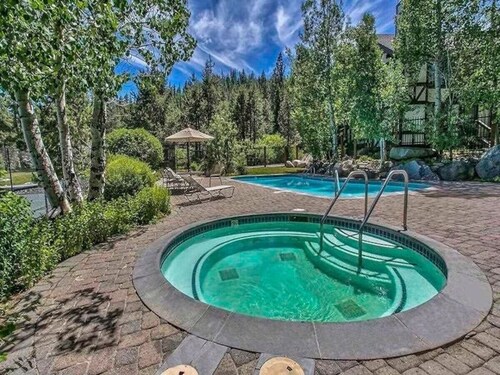 Walk to River & Park | Mins to Palisades & Tahoe