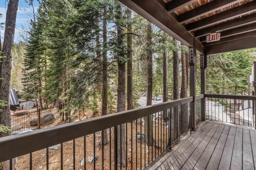 2 Miles to Palisades Ski Resort w Free Shuttle!