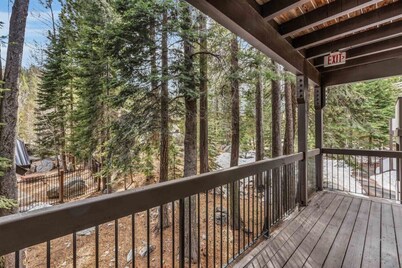 2 Miles to Palisades Tahoe w Hiking, Biking & Lake Access