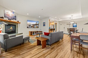 Smart TV, fireplace