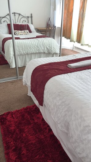 3 chambres, fer et planche à repasser, draps fournis