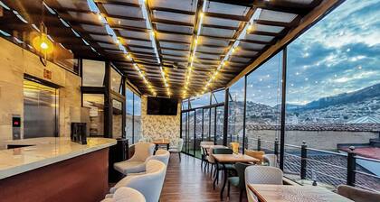 Hotel & Rooftop King Experience by David