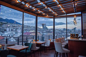 Bar (on property) - Hotel & Rooftop King Experience by David (Quito)