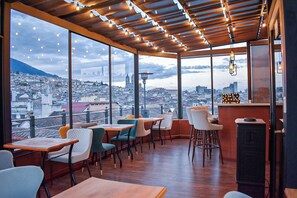 Bar (on property) - Hotel & Rooftop King Experience by David (Quito)