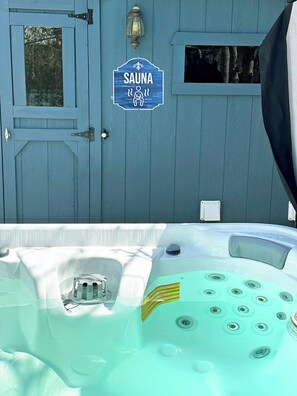 Outdoor spa tub