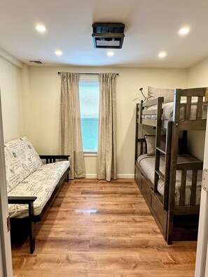 3 bedrooms, desk, iron/ironing board, travel crib