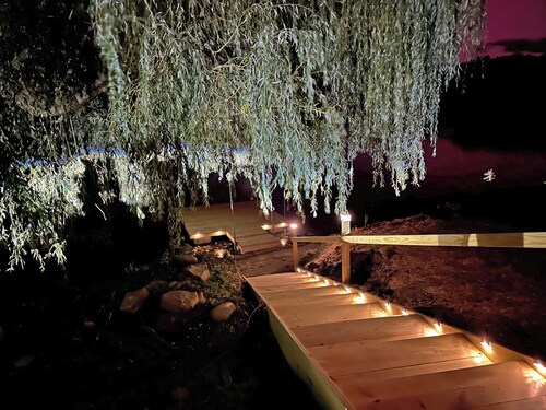 Charming Mountain-View Waterfront Retreat – Hot Tub, Sauna, Game Room & Fire Pit