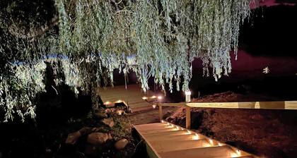 Charming Mountain-View Waterfront Retreat – Hot Tub, Sauna, Game Room & Fire Pit