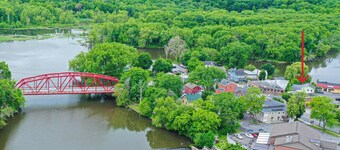 Charming Mountain-View Waterfront Retreat – Hot Tub, Sauna, Game Room & Fire Pit