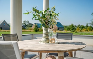 Outdoor dining - Cozy apartment in Kamperland with WiFi (Kamperland)