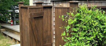 Charming, artistic  3-bedroom farmhouse walk to town and ferry, doggies welcome!