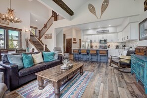 TV, fireplace - NEW Adventure Awaits on Peak 8; Nordic Trail, Hot Tub, minutes to Main St! (Breckenridge)