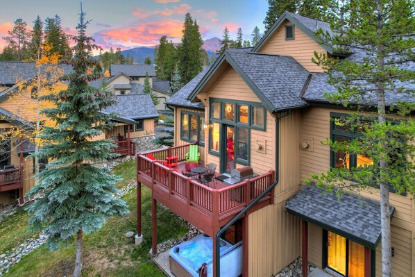 Property grounds - NEW Adventure Awaits on Peak 8; Nordic Trail, Hot Tub, minutes to Main St! (Breckenridge)