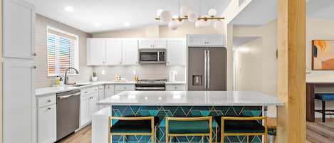 Frigorífic, microones, forn i placa de cuina