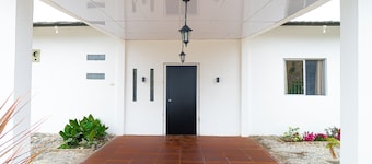 3-bedroom house in charming Ayangue with WiFi with many other amenities.