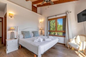 5 bedrooms, iron/ironing board, free WiFi, bed sheets