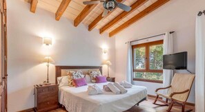 5 chambres, fer et planche à repasser, Wi-Fi gratuit, draps fournis