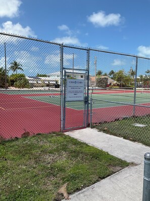 A tennis court with a sign indicating it's for Casa Clara owners, renters, and their guests only. - Charming 2-bedroom condo in Key Colony Beach with views of the ocean. (Key Colony Beach)