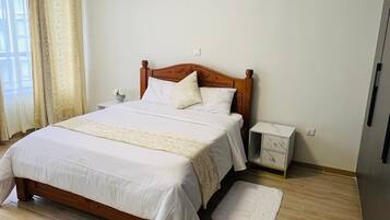 3 makuuhuonetta, silitysrauta/-lauta, Wi-Fi, vuodevaatteet