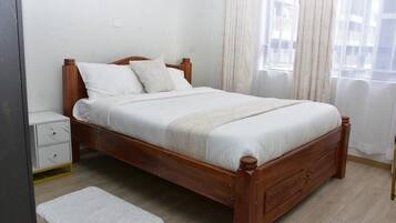 3 bedrooms, iron/ironing board, WiFi, bed sheets