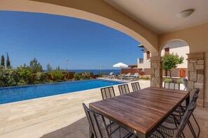 Outdoor dining - Unmatched Luxury: Stunning Views & Elegance at Paphos Villa 1470. (Paphos)