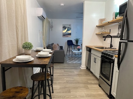 Fridge, microwave, oven, stovetop. Modern Farmhouse near "Mercer" with Level 2- EV Charger!