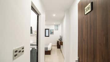 Habitación doble estándar | Escritorio, espacio para trabajar con laptop y cortinas blackout