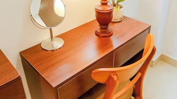 Habitación individual básica, vista al patio | Servicios de la habitación