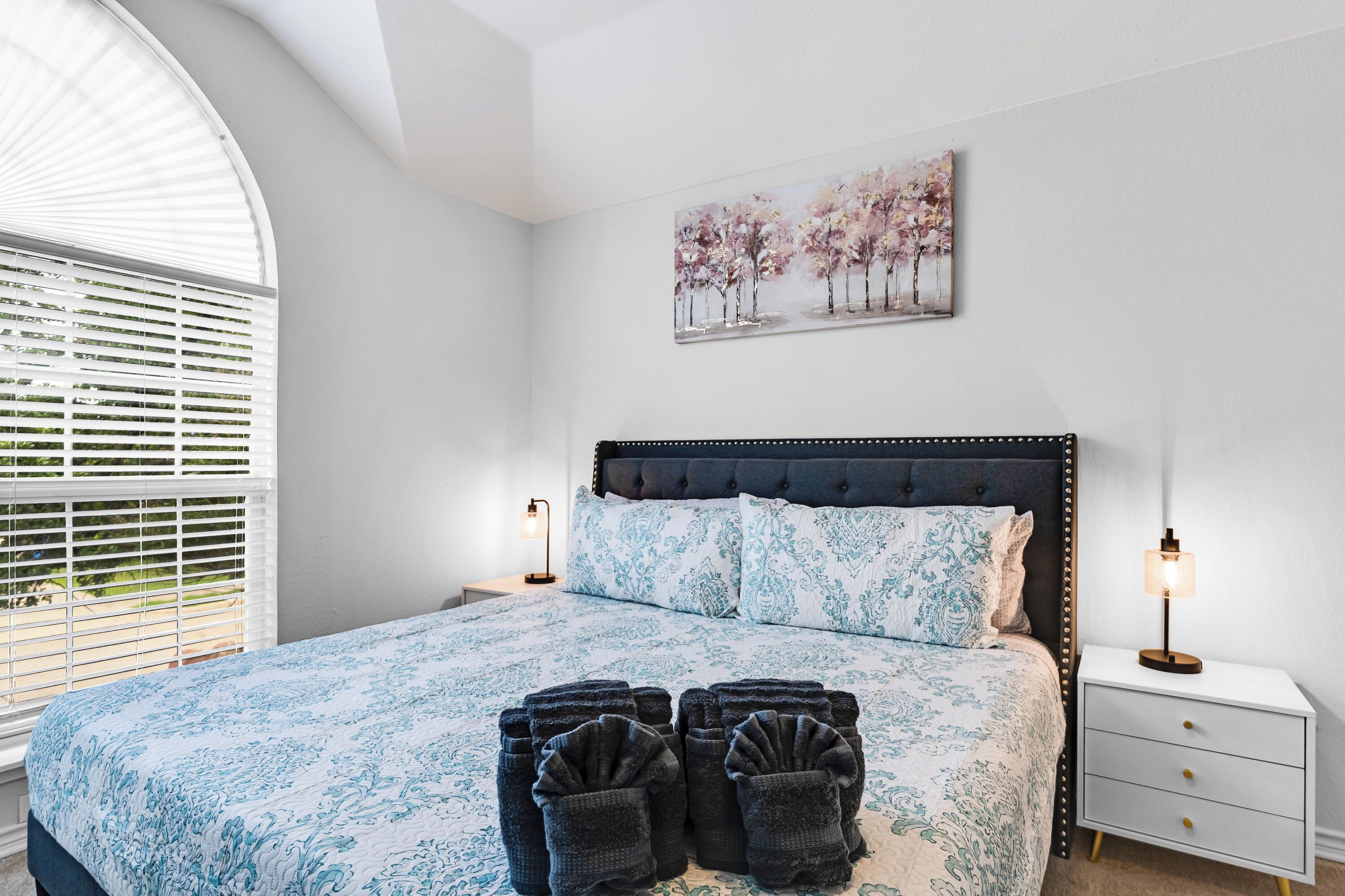 5 bedrooms, desk, iron/ironing board, WiFi