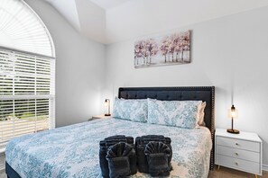 5 bedrooms, desk, iron/ironing board, WiFi